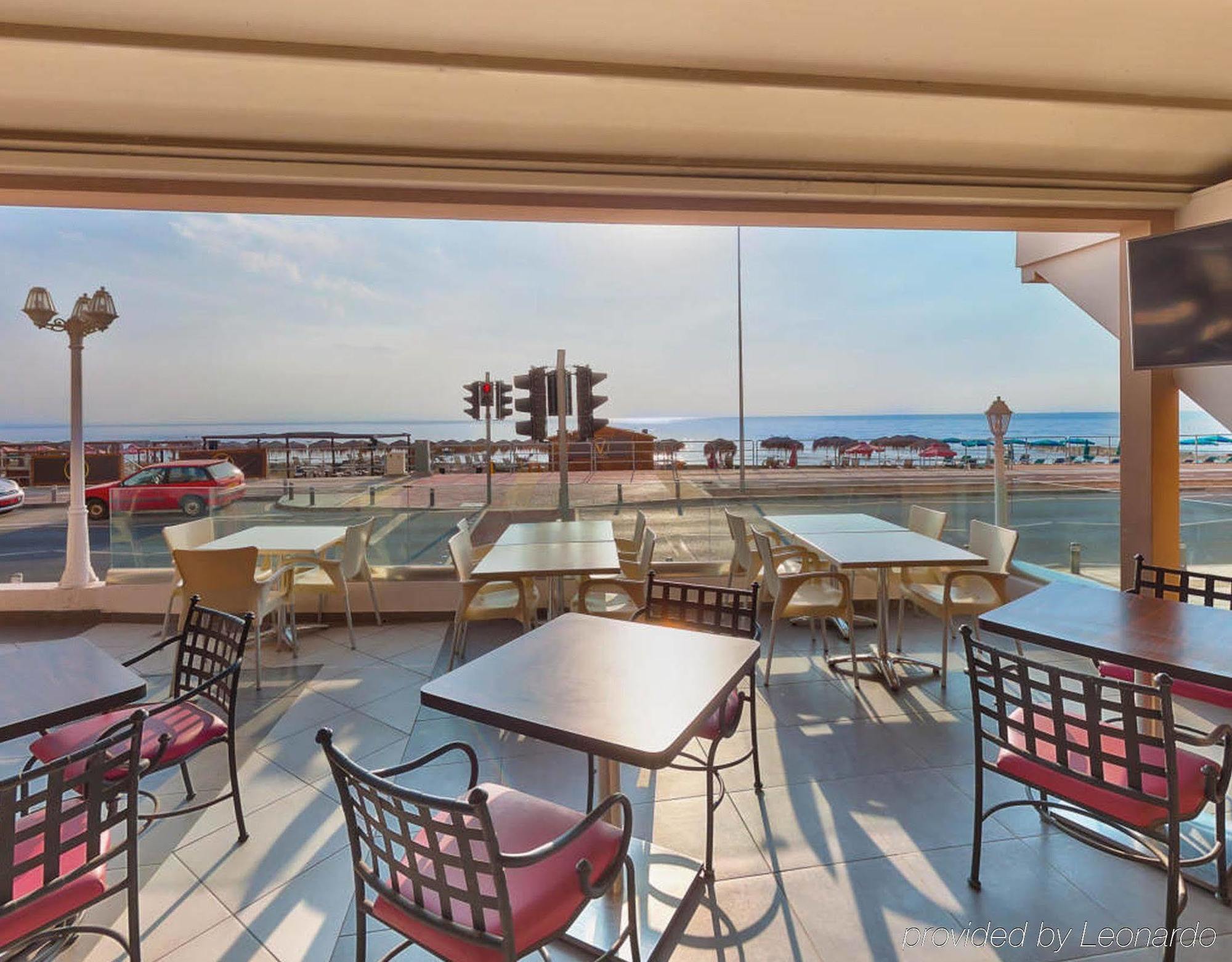 Mackenzie Beach Hotel لارنكا المظهر الخارجي الصورة