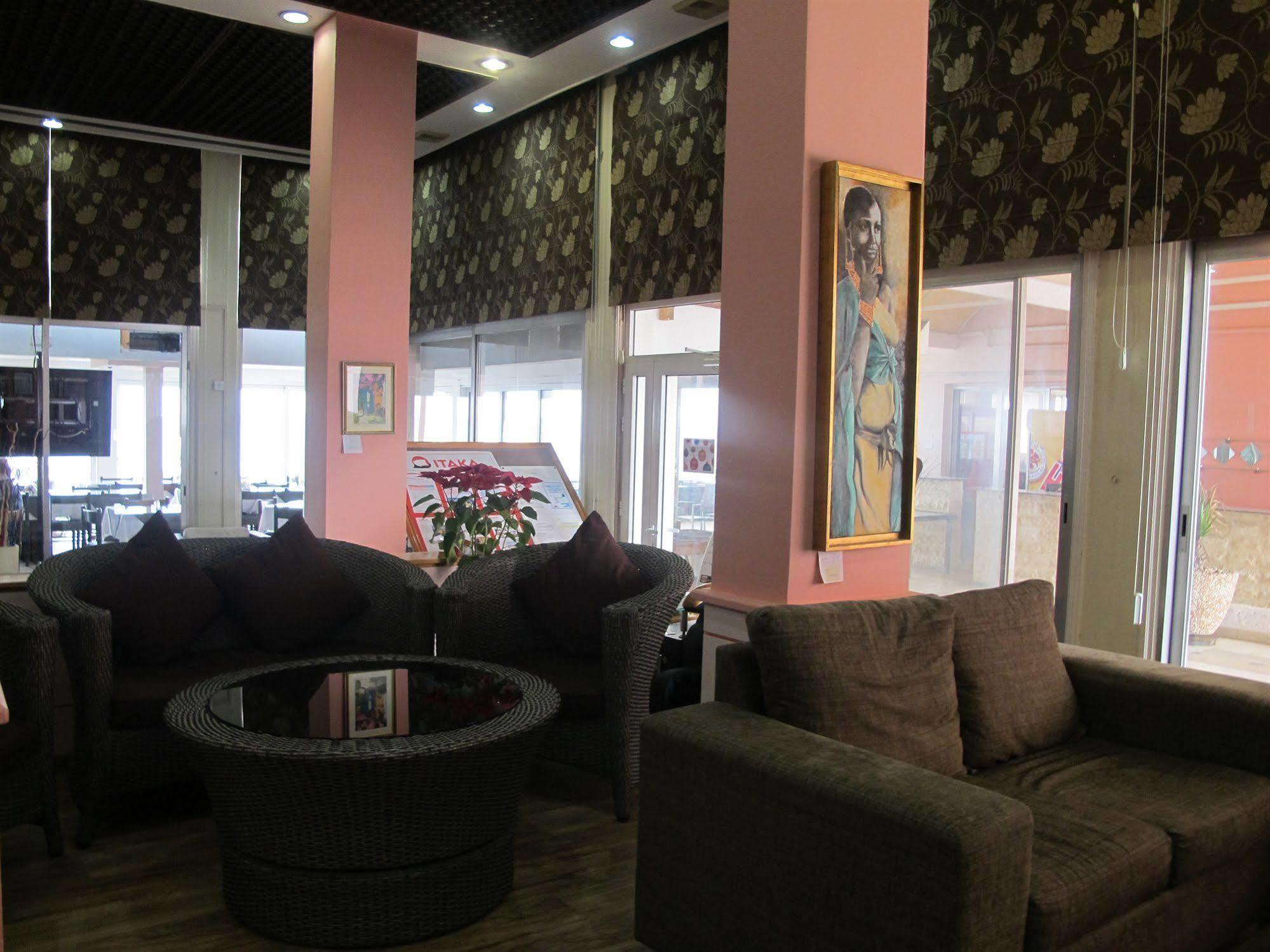 Mackenzie Beach Hotel لارنكا المظهر الخارجي الصورة
