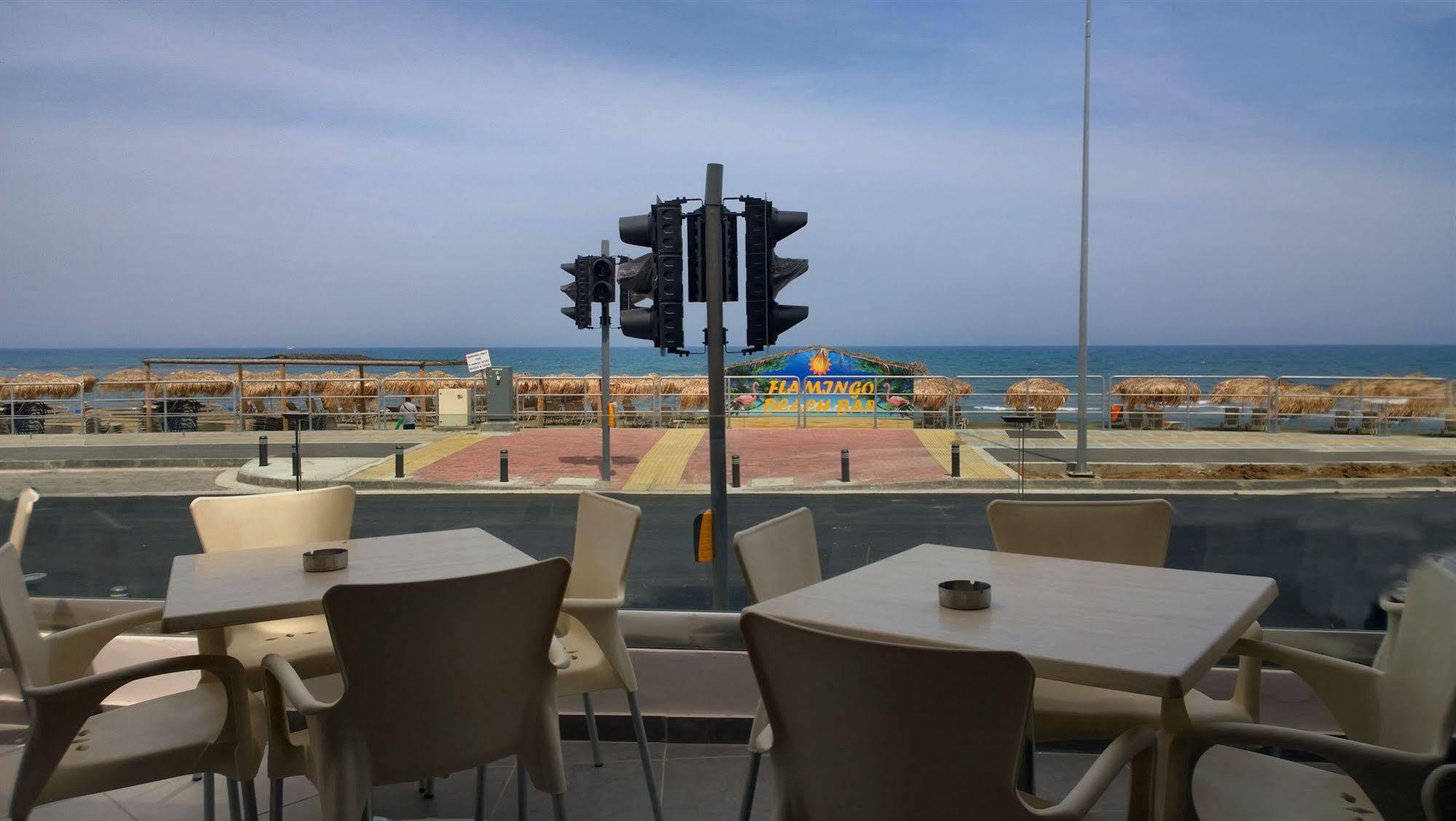 Mackenzie Beach Hotel لارنكا المظهر الخارجي الصورة