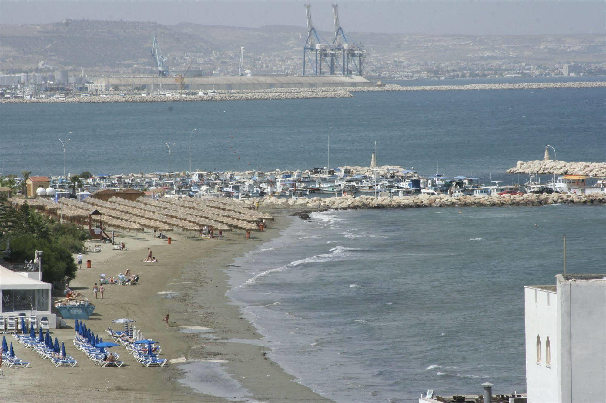 Mackenzie Beach Hotel لارنكا المظهر الخارجي الصورة