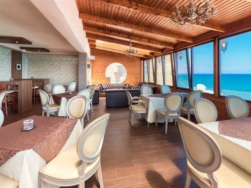 Mackenzie Beach Hotel لارنكا المظهر الخارجي الصورة
