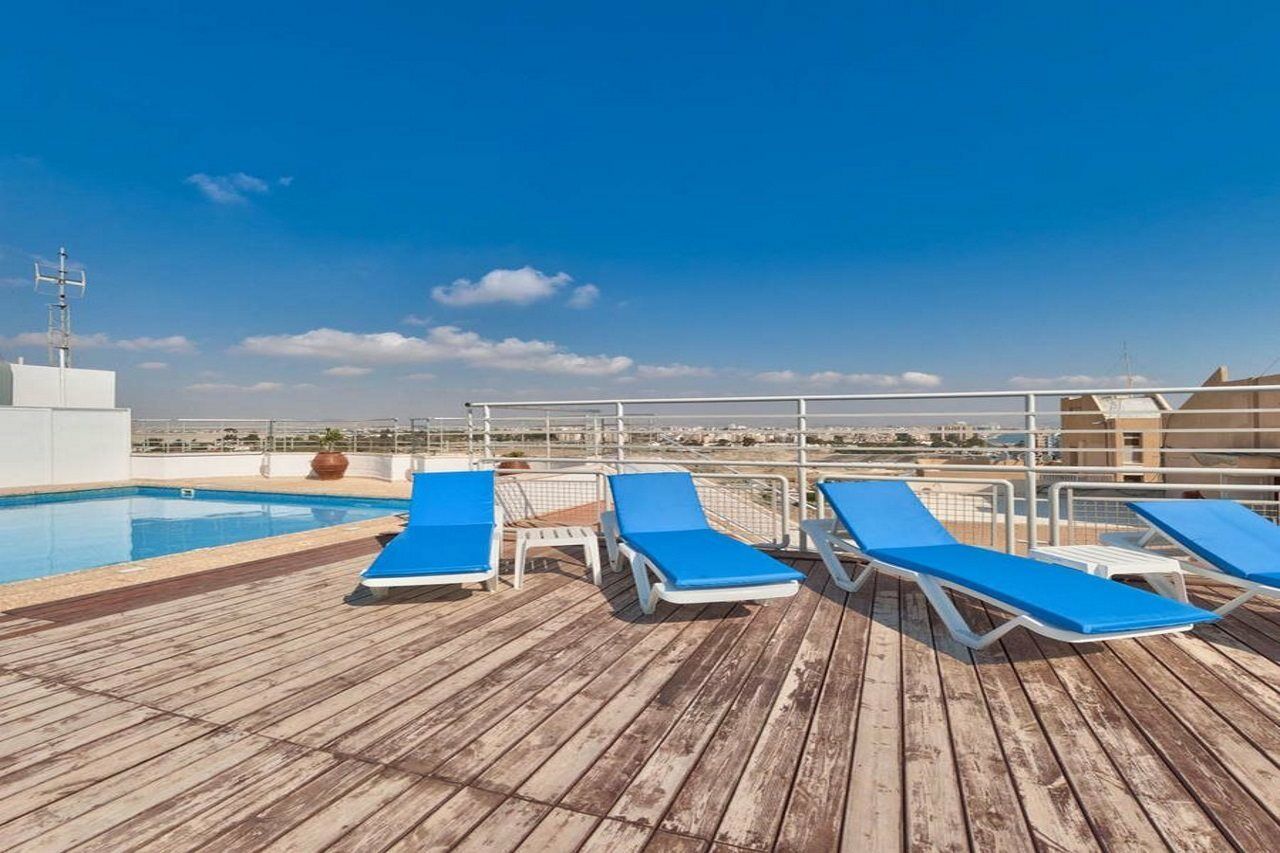 Mackenzie Beach Hotel لارنكا المظهر الخارجي الصورة
