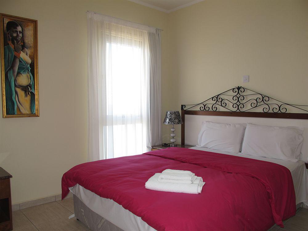 Mackenzie Beach Hotel لارنكا الغرفة الصورة